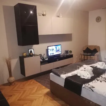 Heni Apartament